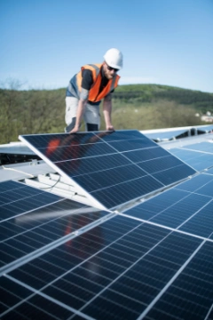 Nettoyage panneaux solaires : entretien et rendement optimisé | Kelkun