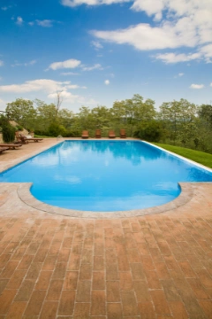 Trouvez rapidement un professionnel pour la recherche et la réparation de fuite de piscine