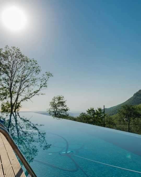 Installez votre piscine à débordement avec Kelkun